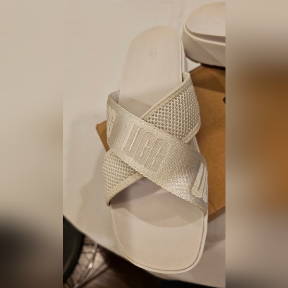 Ugg slip on Emily mesh sandals size 11 color white new and box - Picture 4 of 5